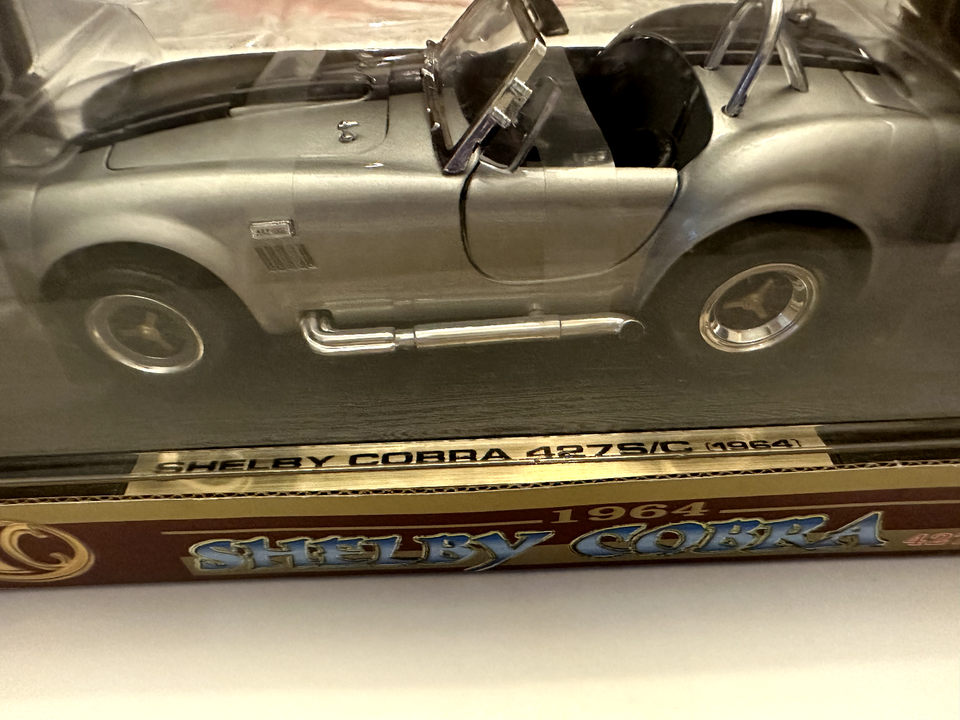 1964 SHELBY COBRA 427S/C-Road Legends 1:18 Scale Model Car silver w/ black